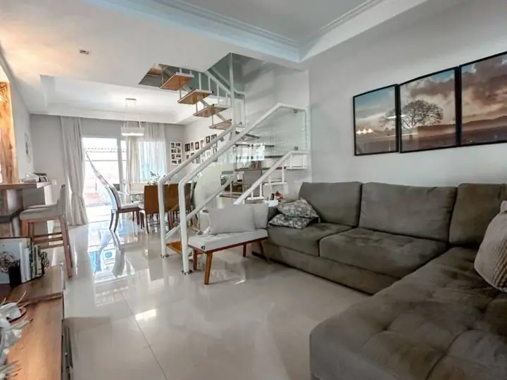 Casa em Morada de Laranjeiras, Serra