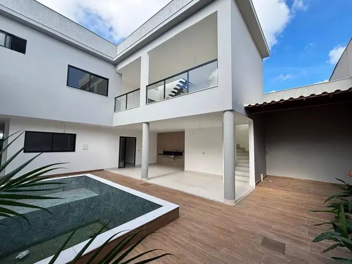 Casa em Morada de Laranjeiras, Serra