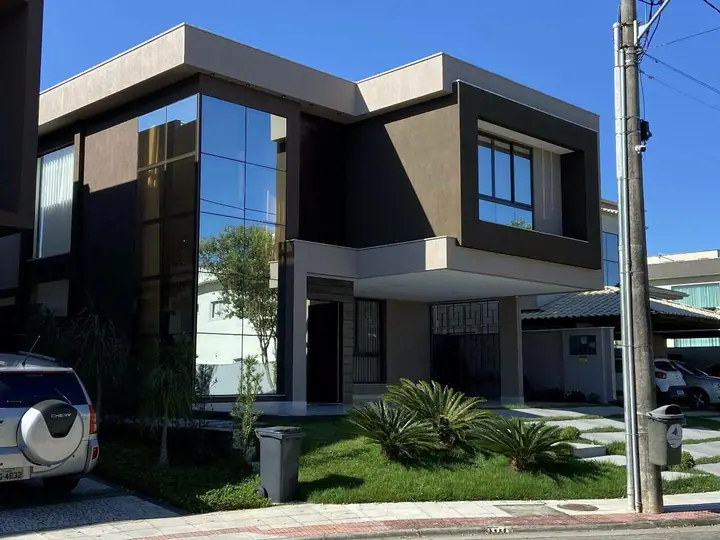 Casa em Boulevard Lagoa, Serra